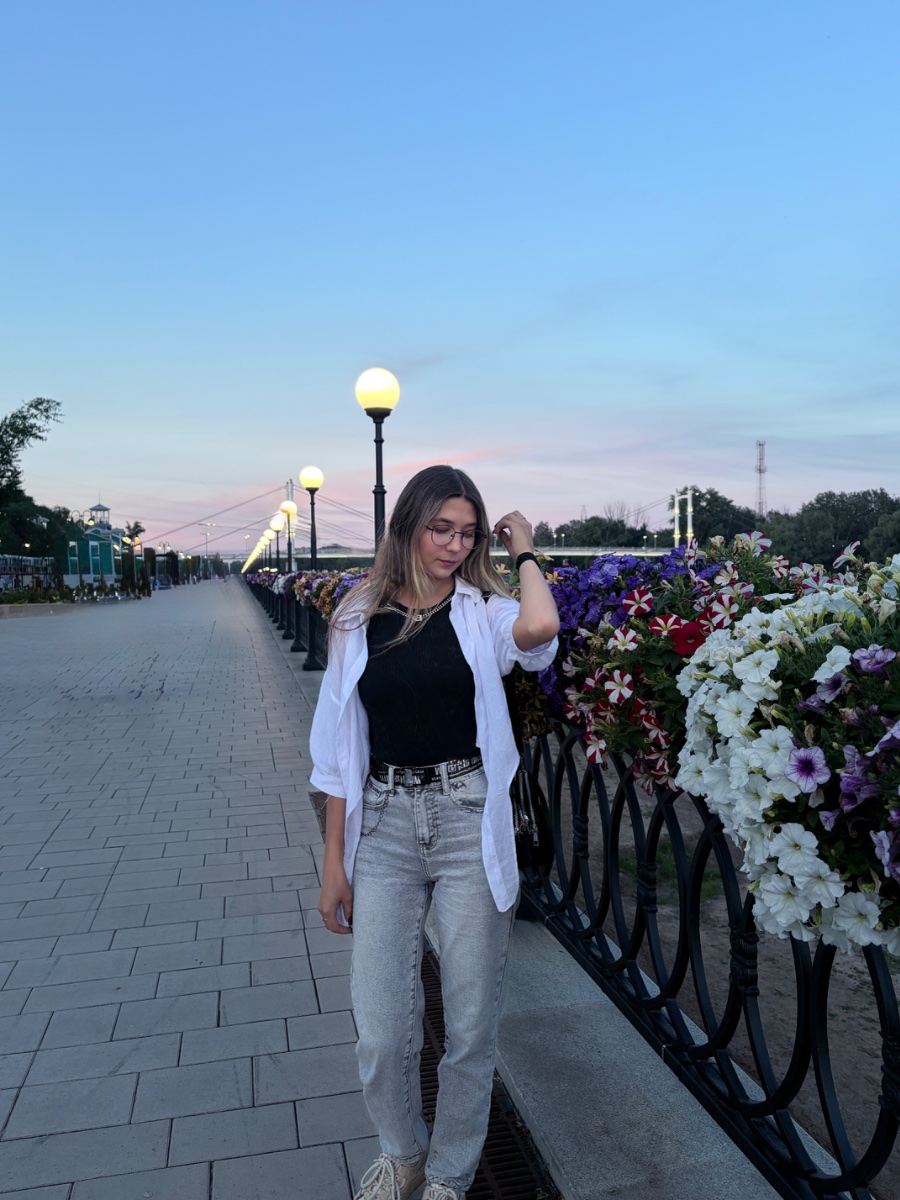 Повседневный образ с джинсами