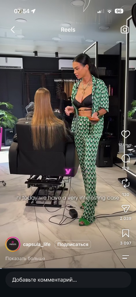 Зелёные брюки и зелёная рубашка на выходные