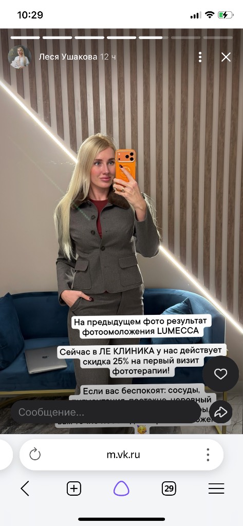 Серый приталенный жакет и тёмные брюки для работы